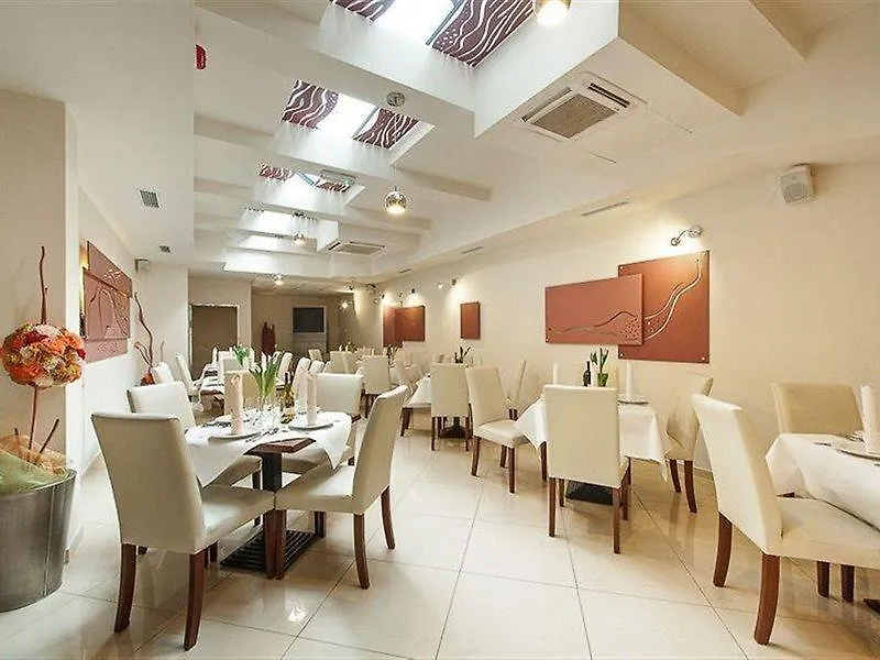 Hotel Alexander Krakov 3*,